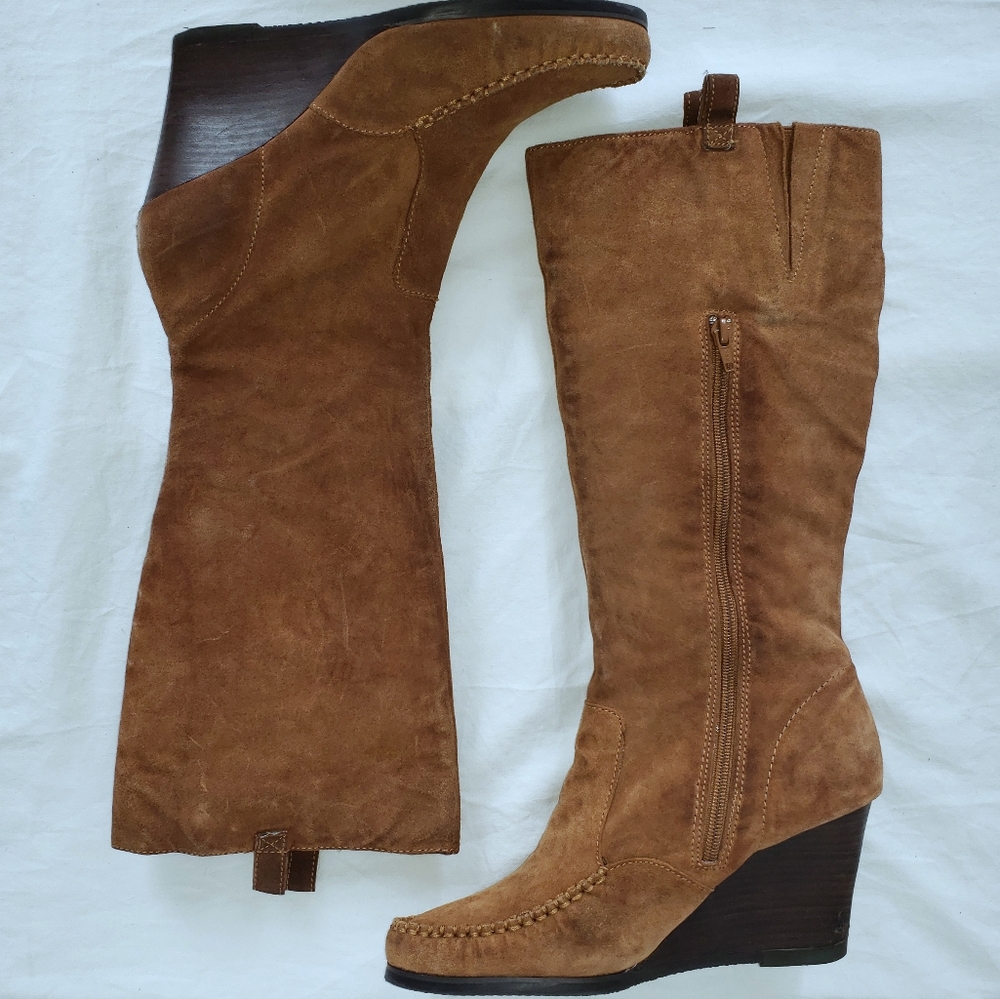Relativity tan moccasin style wedge boots size 9.5